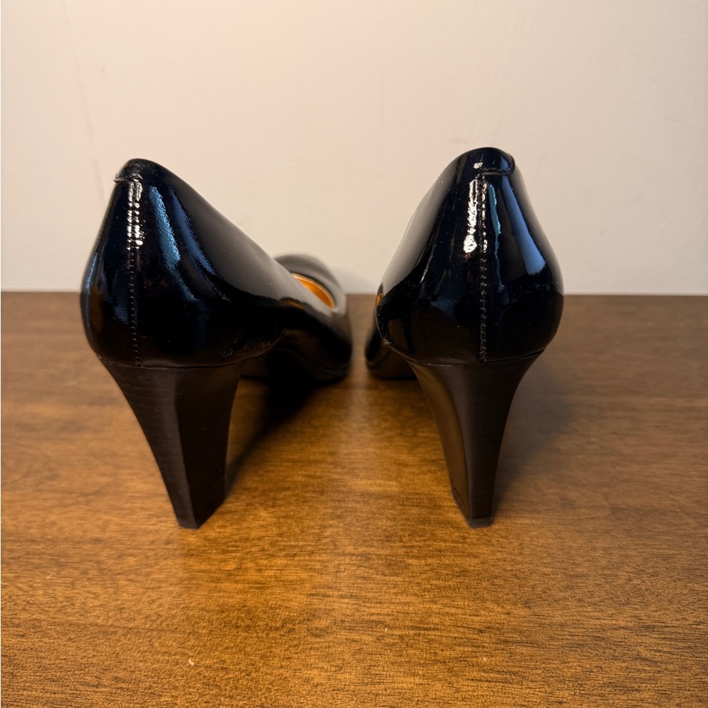 Coach Black Patent Leather High Heel Pumps Size 8.5 - Picture 4 of 7